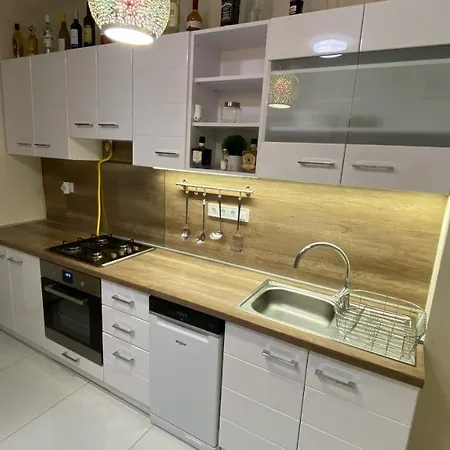 Zrinyi Central Apartman With Free Parking Nyiregyhaza Exterior photo