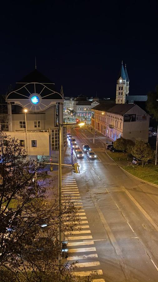 Zrinyi With Free Parking